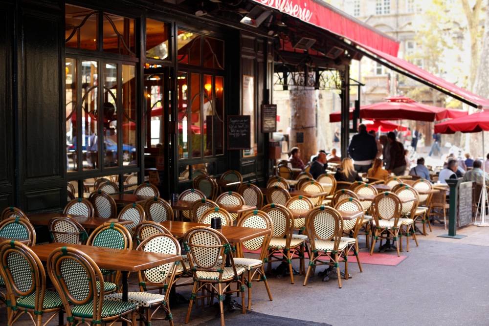 Installation de terrasse estivale à Paris : Comment obtenir l’autorisation d’installer ?